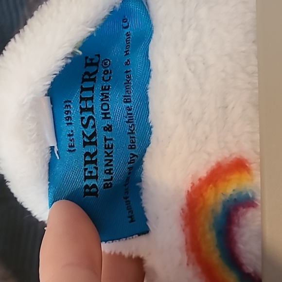 Berkshire Peanuts White Hooded Robe with Rainbow and Snoopy Design, L/XL - Picture 4 of 7